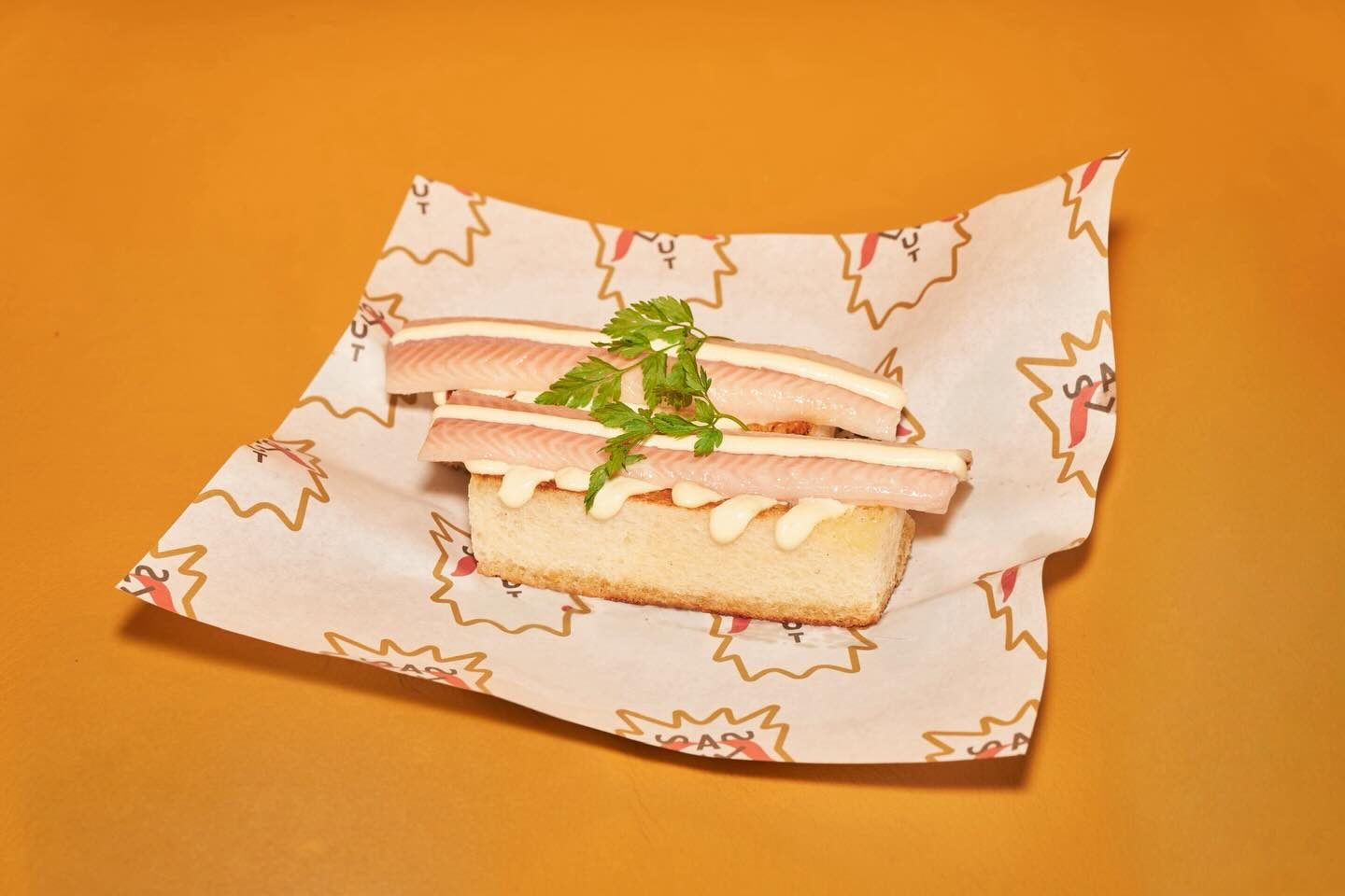 Brioche with smoked eel and chervil on Salut paper, Gerard Doustraat Amsterdam